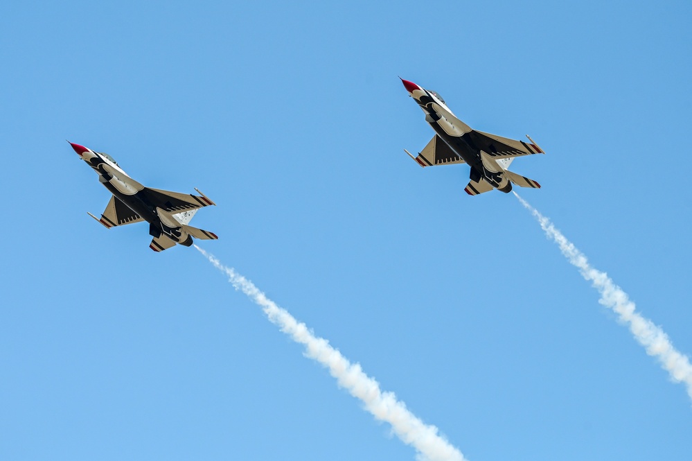 Thunderbirds roar over Wyoming