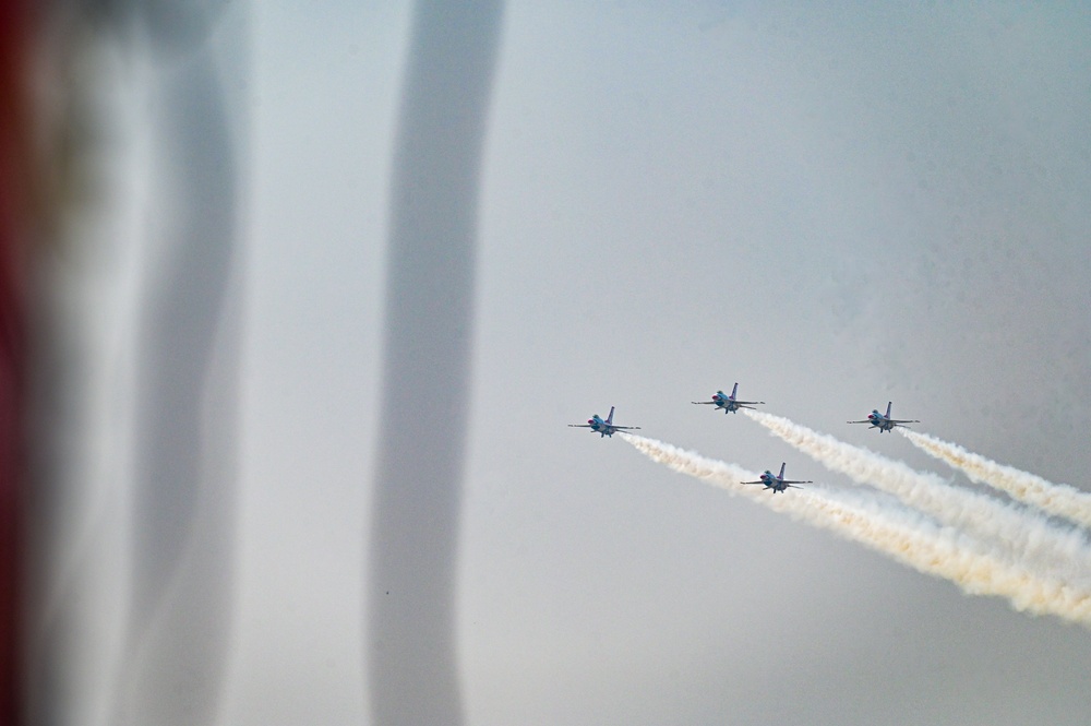 Thunderbirds roar over Wyoming