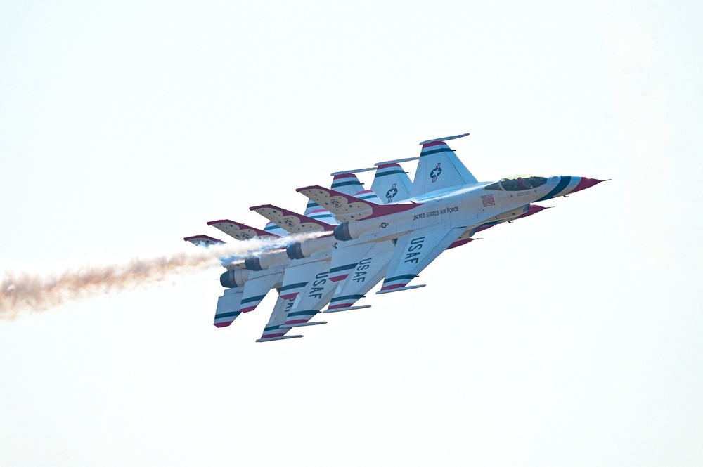 Thunderbirds roar over Wyoming