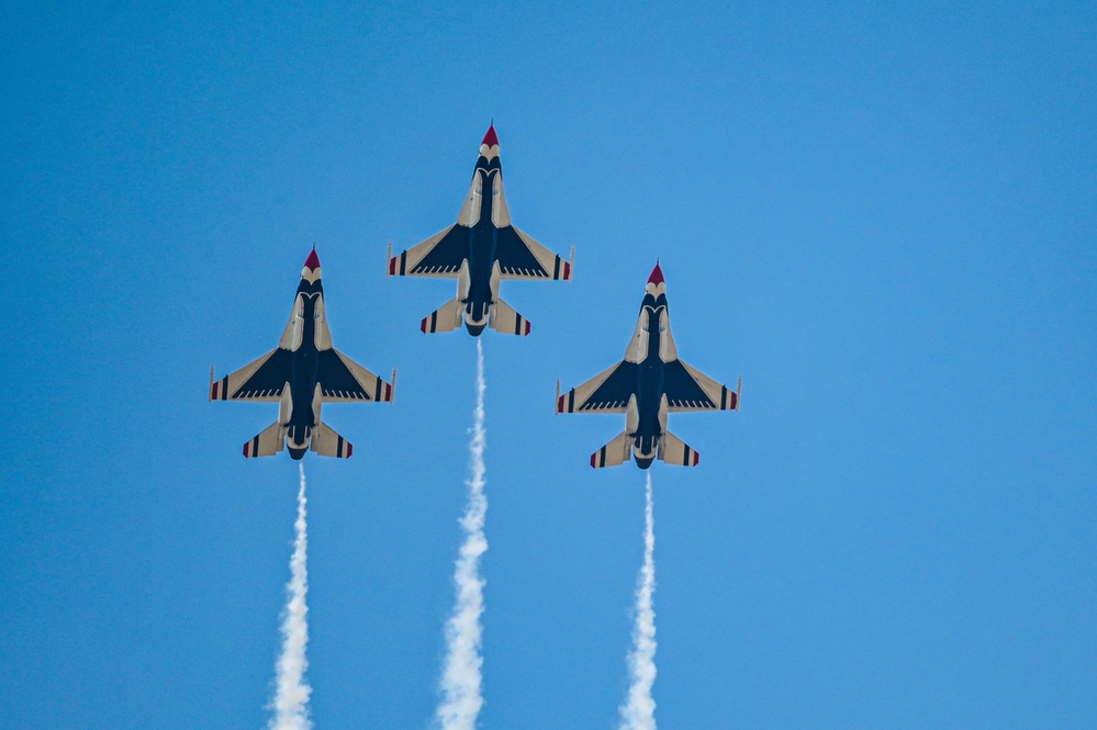 Thunderbirds roar over Wyoming