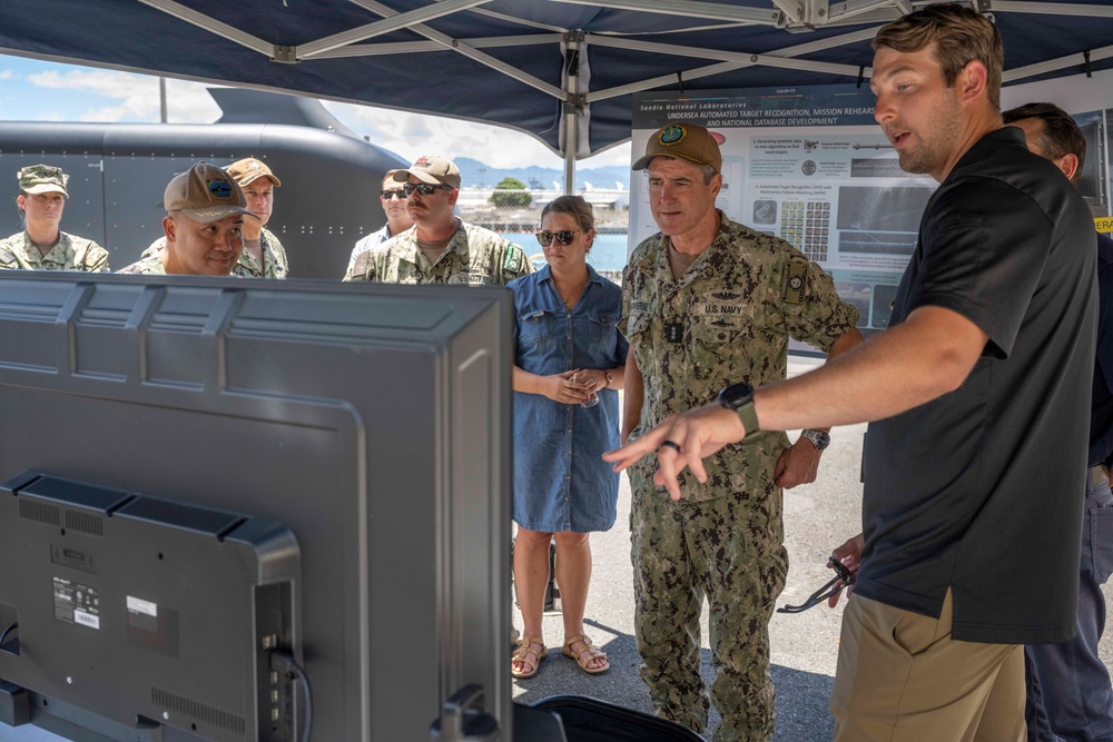 Admiral Converse tours UUV Display