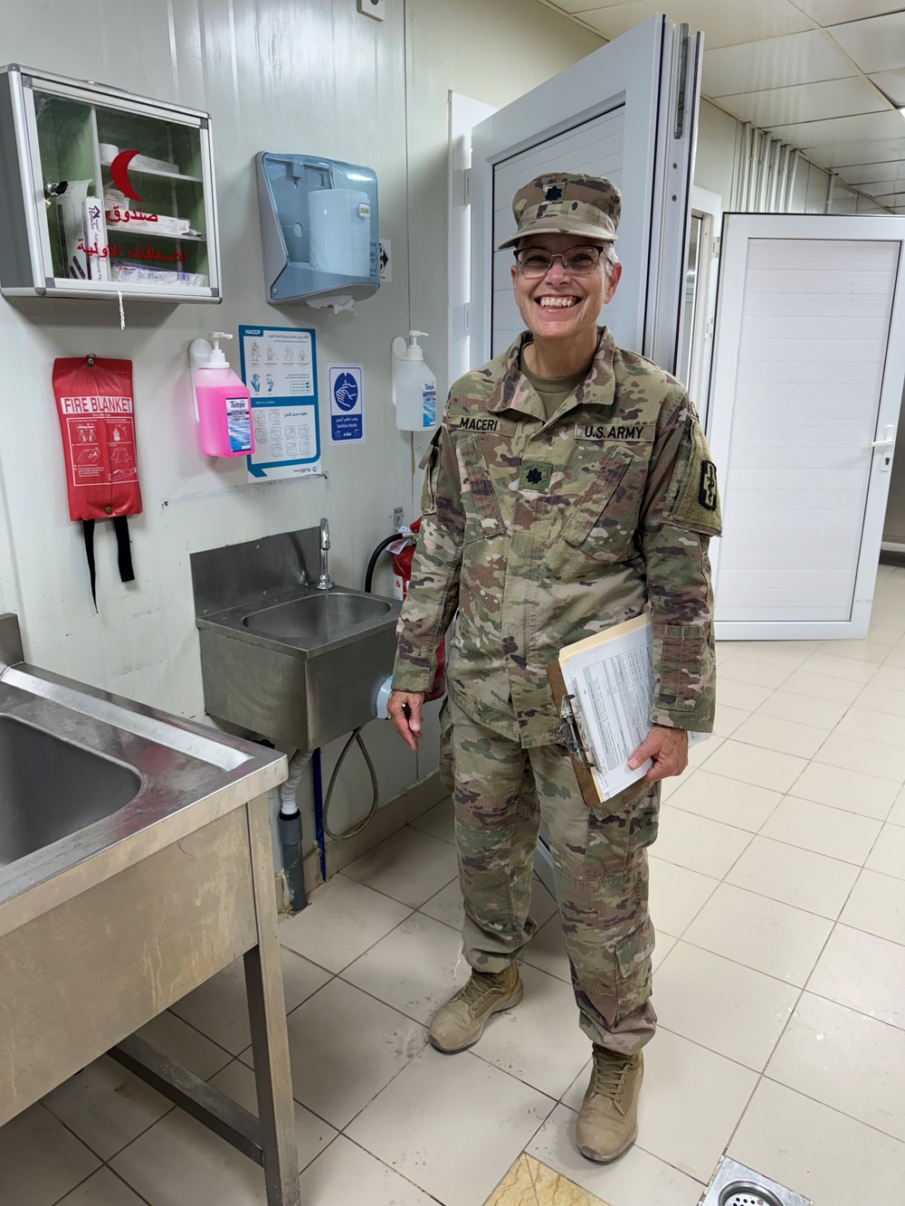 3rd Medical Command Soldiers conduct inspection