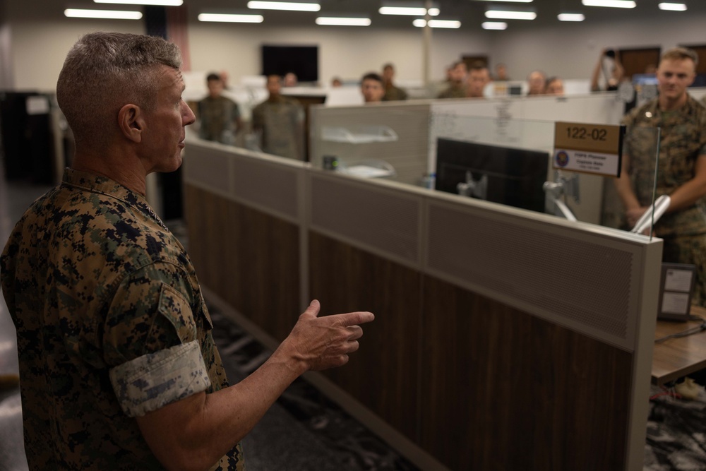 39th Commandant of the Marine Corps visits I MIG