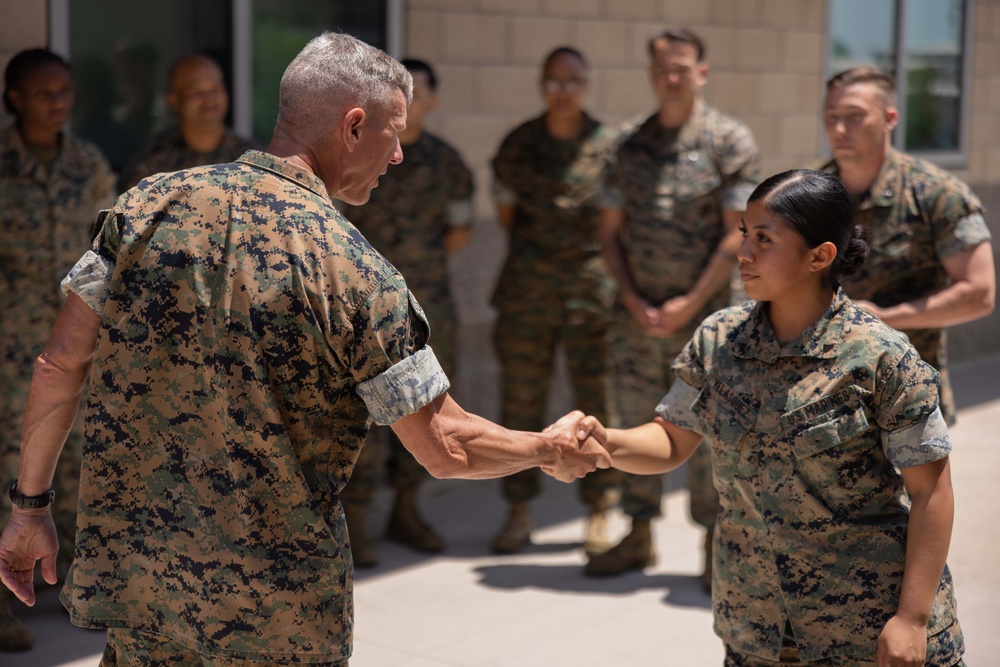 39th Commandant of the Marine Corps visits I MIG