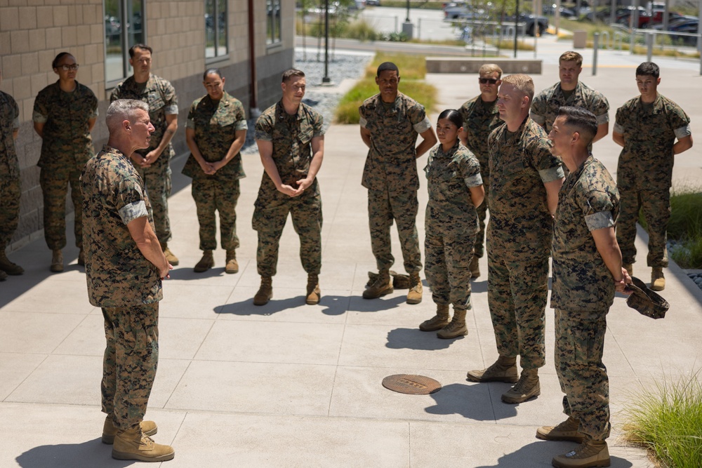 39th Commandant of the Marine Corps visits I MIG