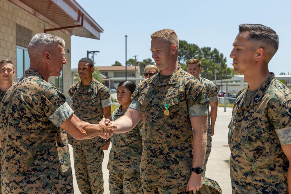 39th Commandant of the Marine Corps visits I MIG