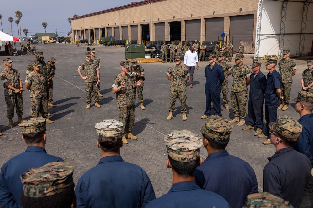 39th Commandant of the Marine Corps visits I MEF Marines