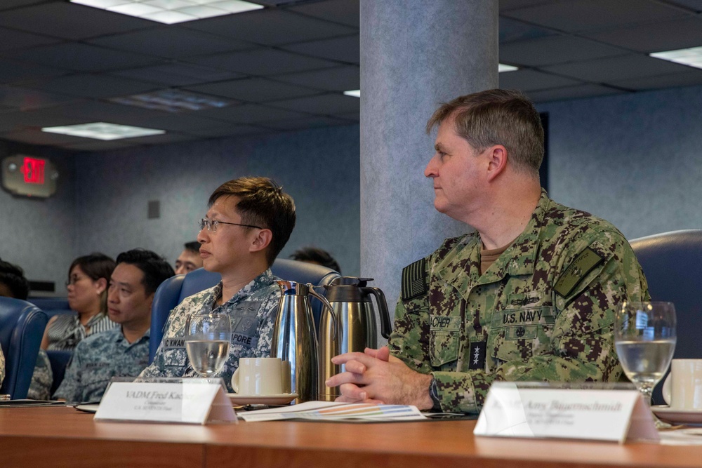 U.S. 7th Fleet Conducts Staff Talks with Republic of Singapore Navy