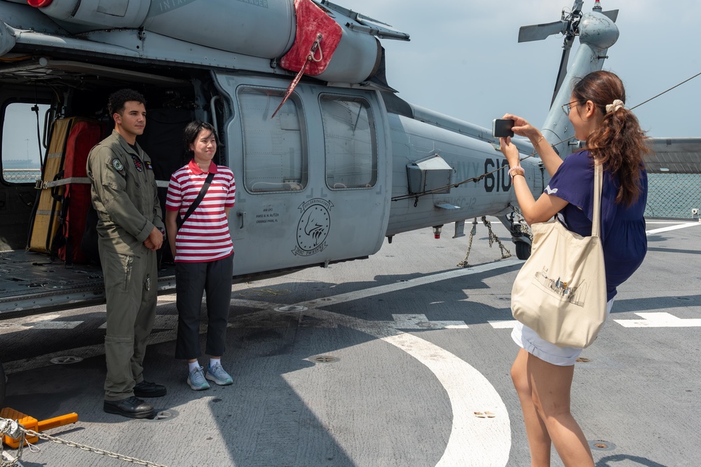 USS Blue Ridge (LCC 19) conducts ship tours while in Singapore