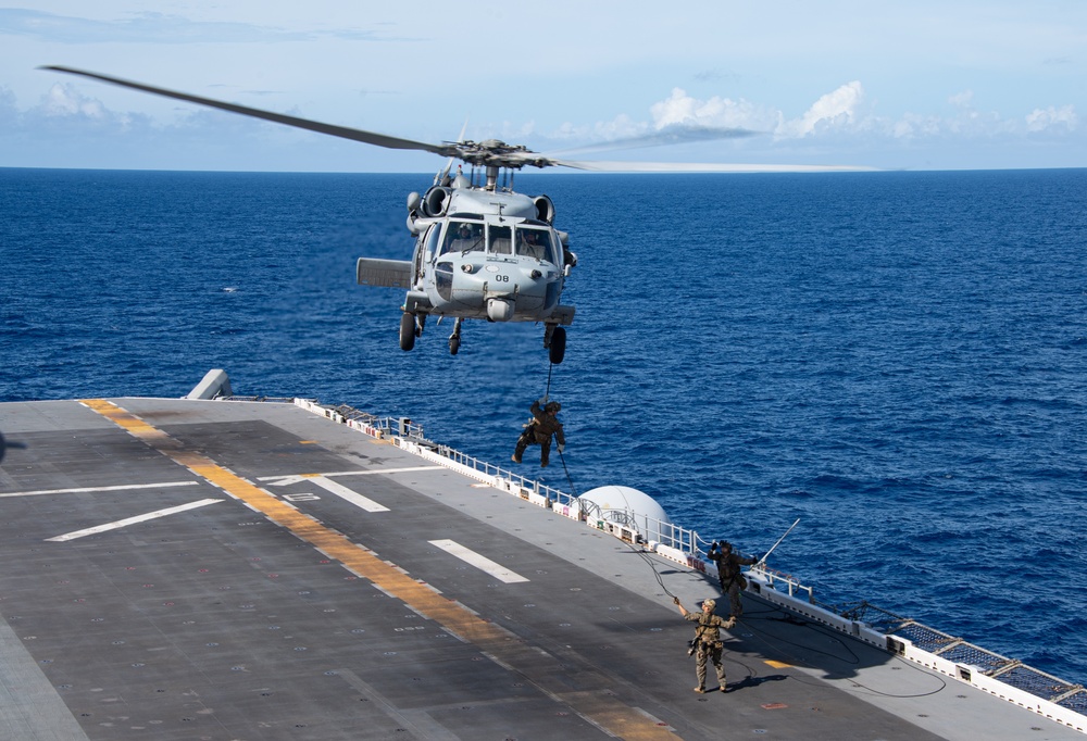 31st Marine Expeditionary Unit (MEU) Fast-Rope Aboard USS America (LHA 6)