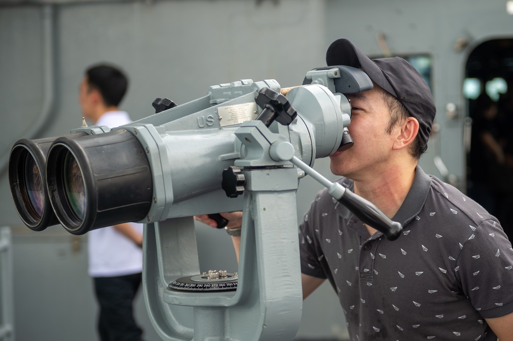 USS Blue Ridge Hosts the Republic of Singapore Air Force
