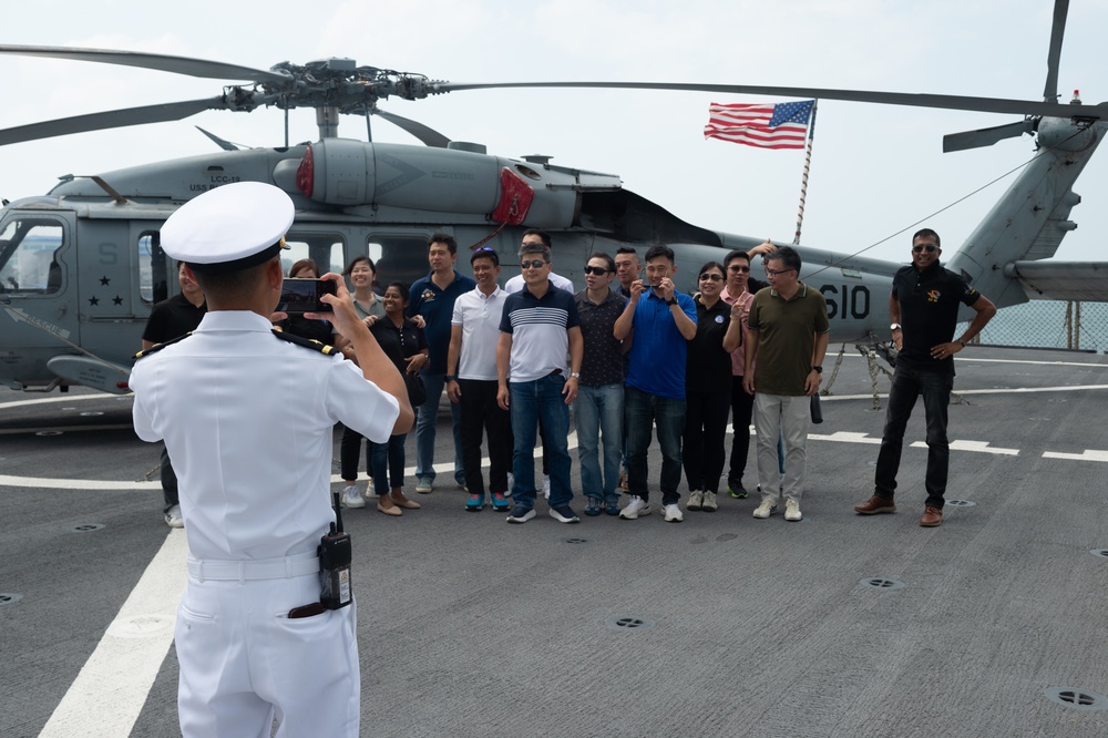 USS Blue Ridge Hosts the Republic of Singapore Air Force