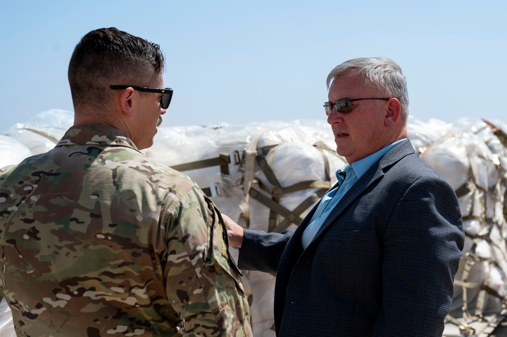 Robert Unger visits 332 AEW