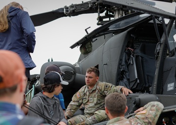 South Carolina Army National Guard helicopter repairers show Apache to youth