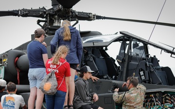 South Carolina Army National Guard helicopter repairers show Apache to youth