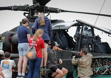 South Carolina Army National Guard helicopter repairers show Apache to youth
