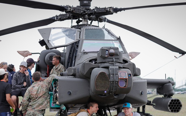 South Carolina Army National Guard helicopter repairers show Apache to youth
