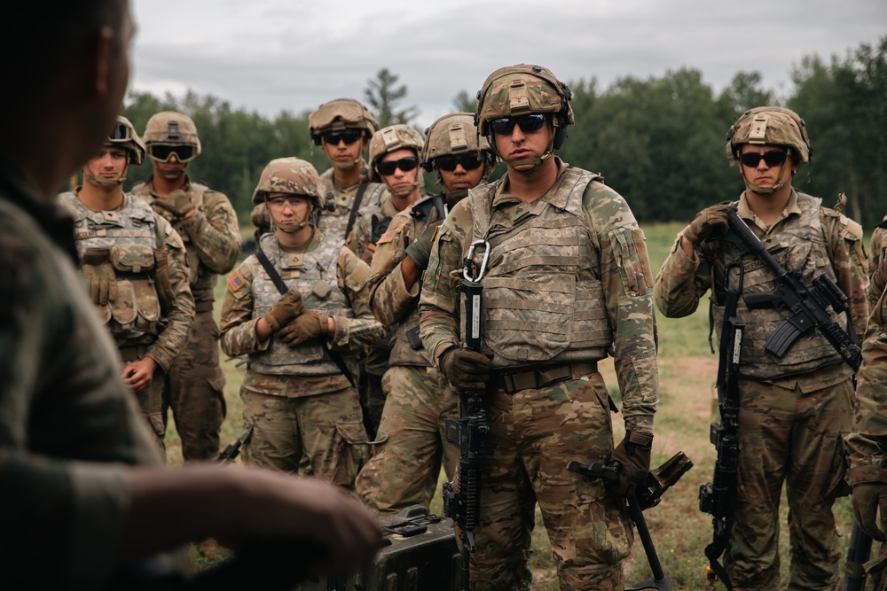 Iowa Army National Guard Soldiers receive aircraft cold load training