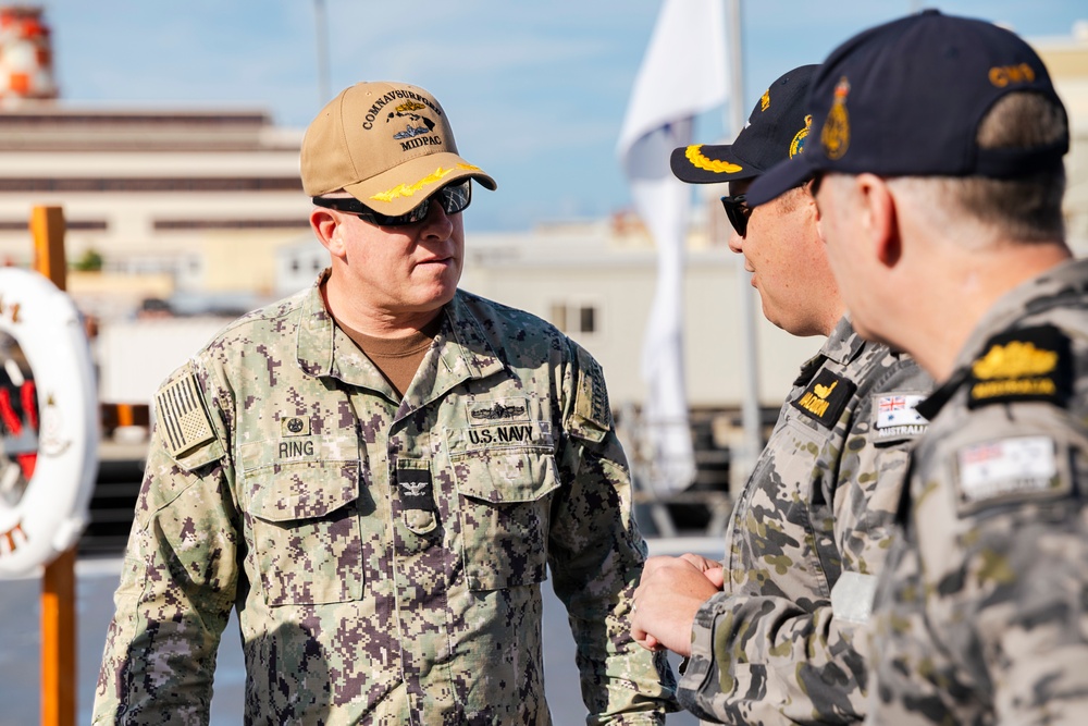 Captain Joe Ring visits HMAS Sydney
