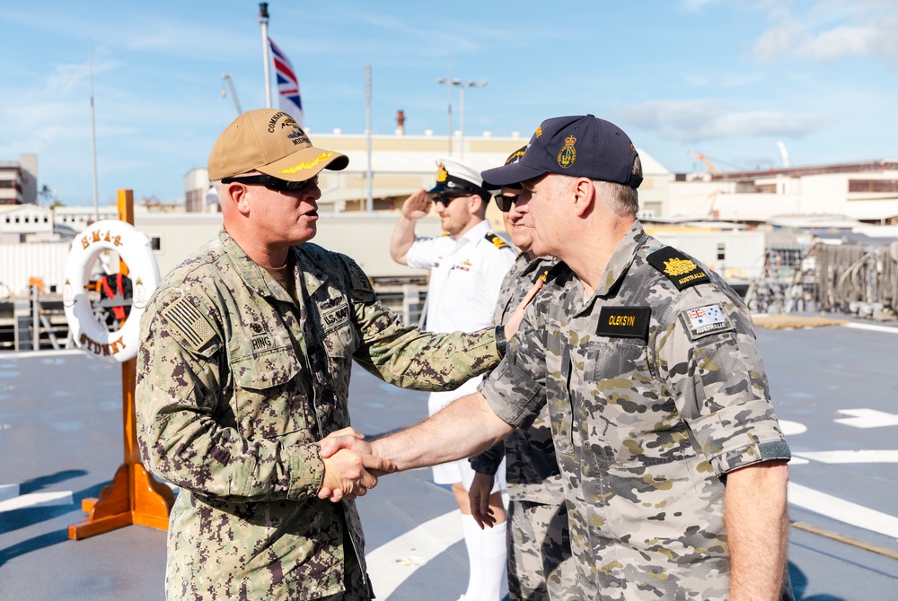Captain Joe Ring visits HMAS Sydney