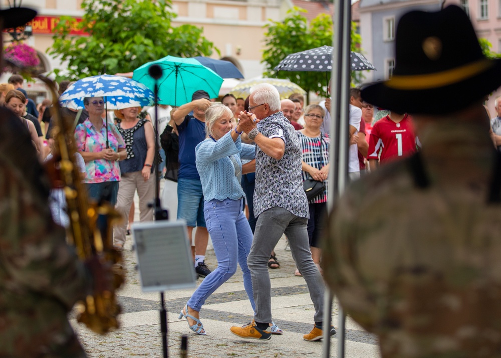 1st Cavalry Division Band Performs in Boleslawiec Town Square