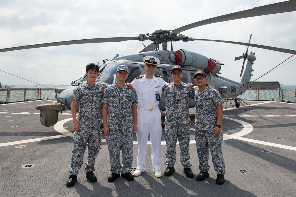 Blue Ridge Gives a Tour to the Republic of Singapore Navy