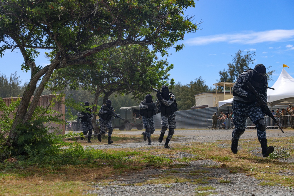 Sri Lankan marines participate in amphibious raid exercise