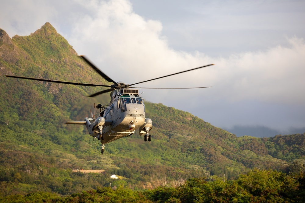 Peruvian H-3 Sea King Conduct Air Assault for RIMPAC 2024