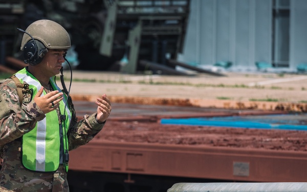 Line/Rail Loading of APS equipment (Pacific Fortitude)
