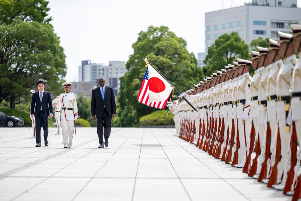 SD Meets with Japan and ROK Counterparts in Tokyo