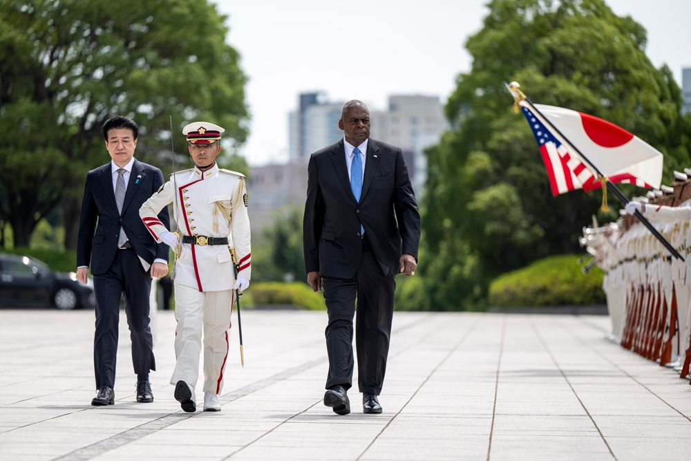 SD Meets with Japan and ROK Counterparts in Tokyo