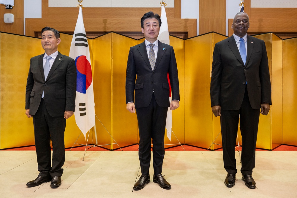 SD Meets with Japan and ROK Counterparts in Tokyo