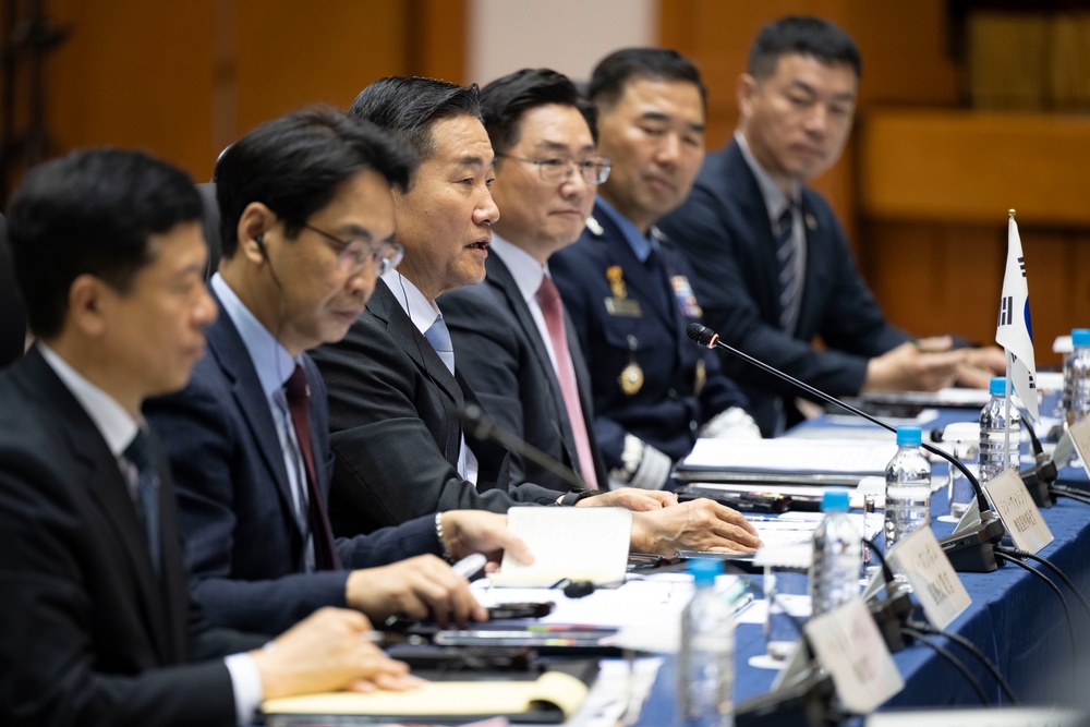 SD Meets with Japan and ROK Counterparts in Tokyo