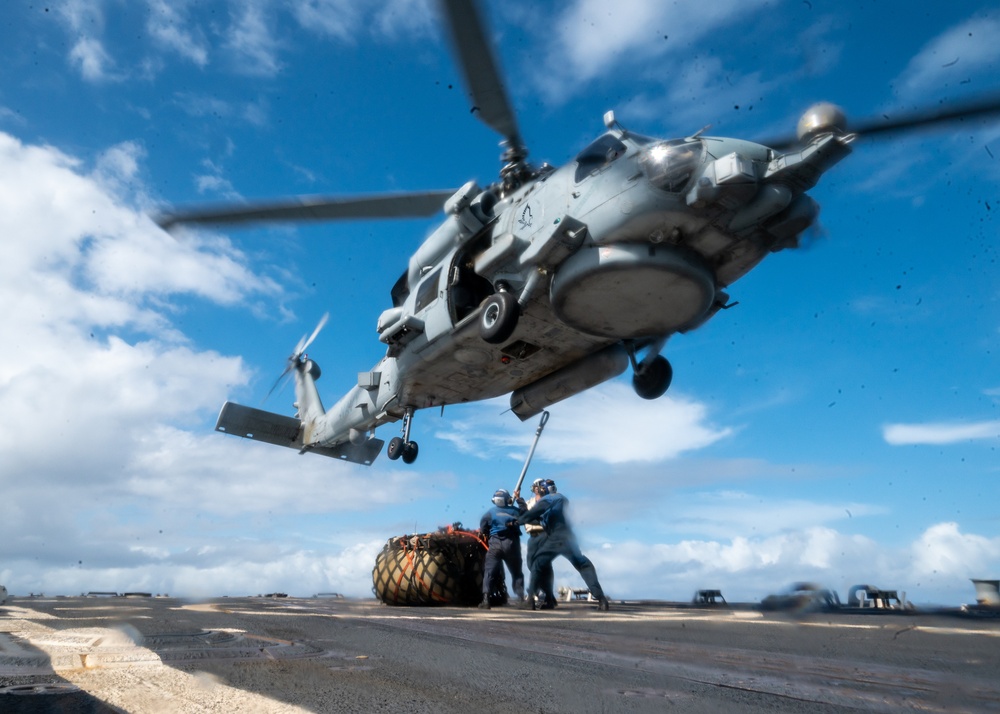 Sterett Sailors Conduct Vertical Replenishment During RIMPAC 2024 [Image 1 of 5]