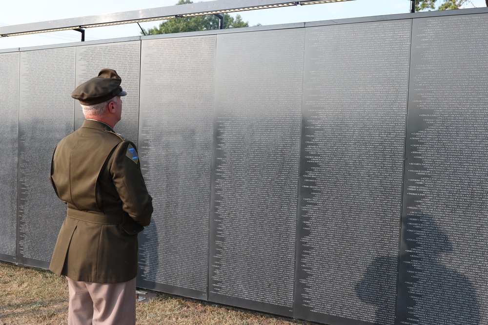 Finding fallen family on The Wall That Heals