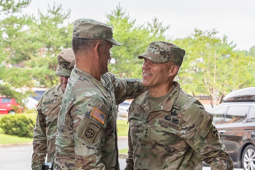 General Flynn Visits Eighth Army Leadership