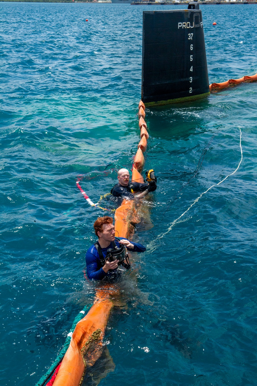 Frank Cable Sailors Conduct Underwater Maintenance