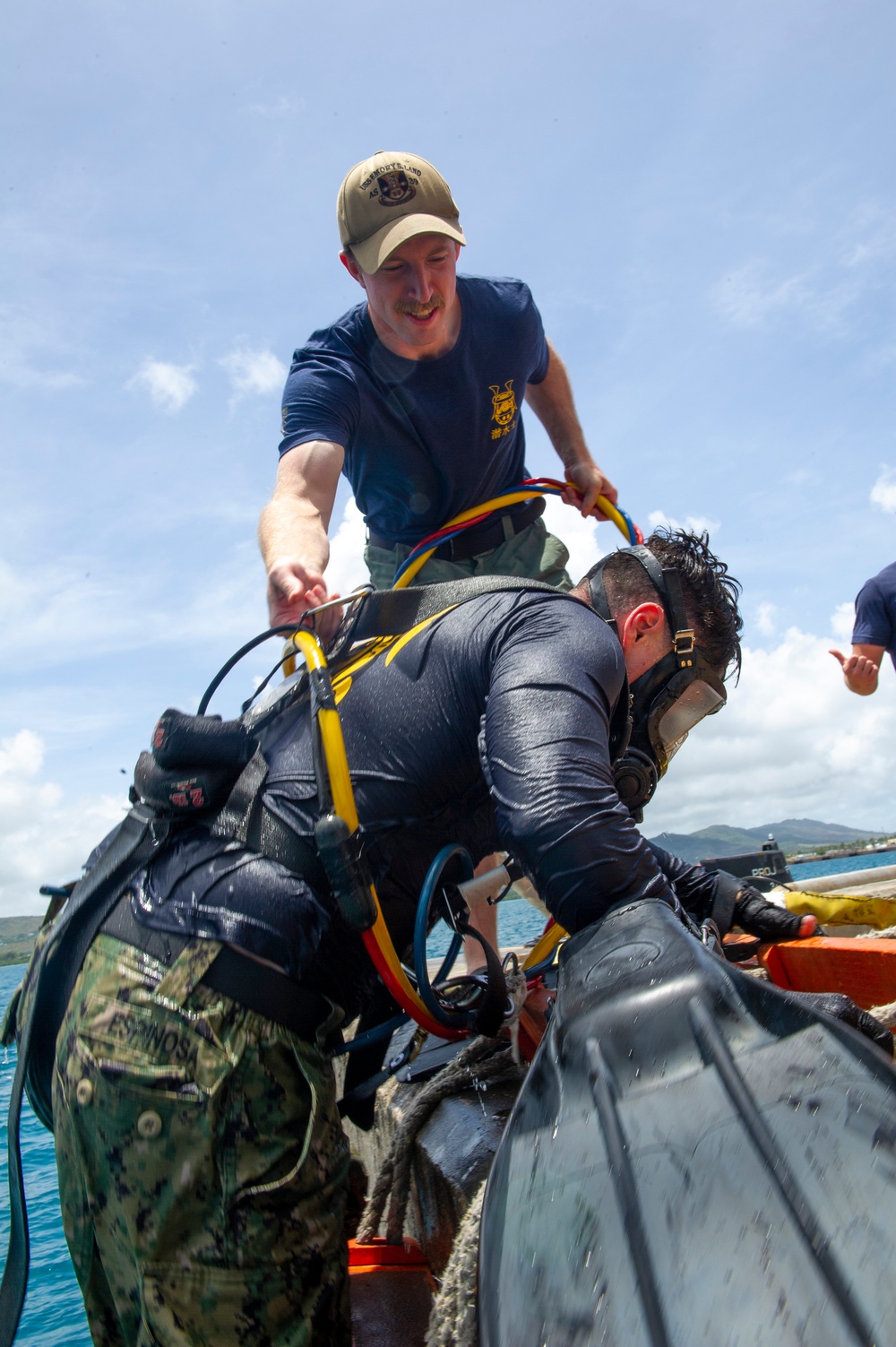 Frank Cable Sailors Conduct Underwater Maintenance