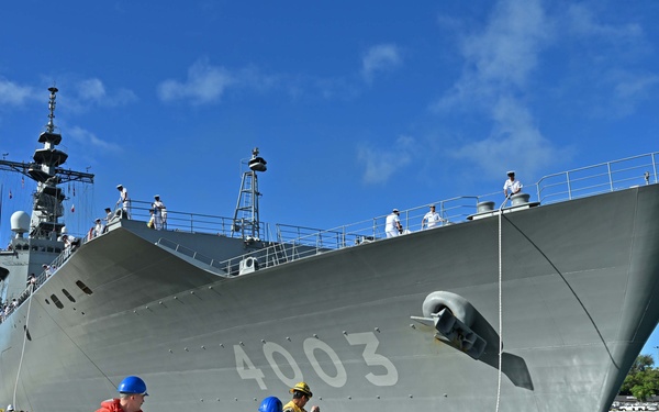 JS Kunisaki(LST4003)arrives at Joint Base Pearl Harbor-Hickam, hawaii