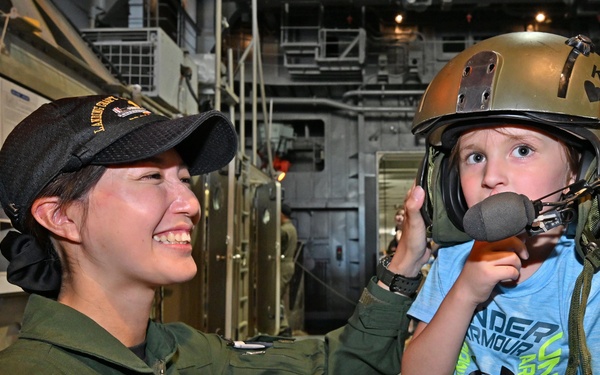 JS Kunisaki(LST4003), hosts a tour for Open Ship Day Joint at Base Pearl Harbor-Hickam, hawaii,