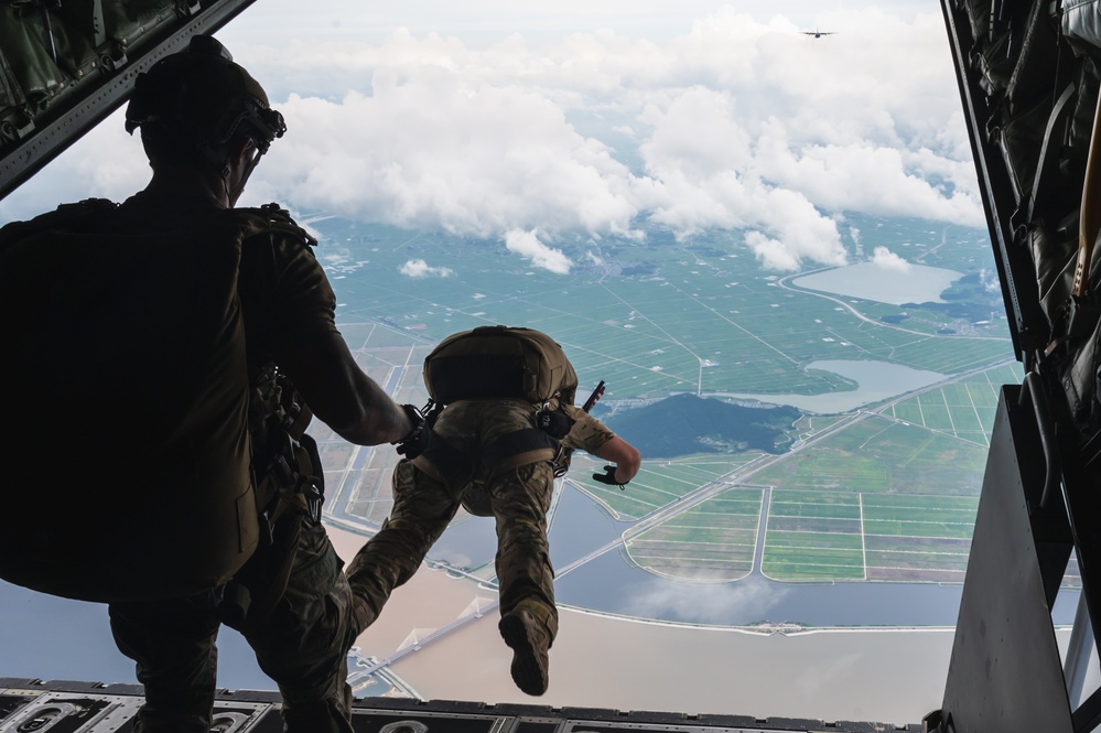 Special Operations Forces cut through Kunsan’s rainy skies to demonstrate strike capability