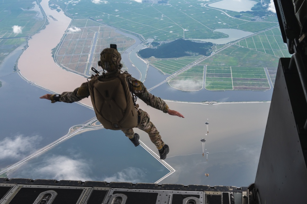 Special Operations Forces cut through Kunsan’s rainy skies to demonstrate strike capability