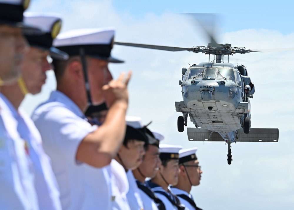 Chief of Naval Operations Admiral. Lisa Franchetti and Chief Petty Officer of the Navy James Honea had visited JJMSDF JS Kunisaki