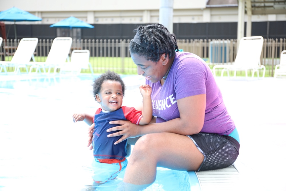 Pool playgroup makes splash as new way for Camp Zama parents, children to bond