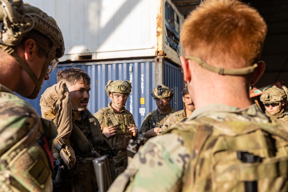 MRF-D 24.3: Royal Marine Commandos insert via MV-22B Ospreys during Exercise Predator’s Run 24
