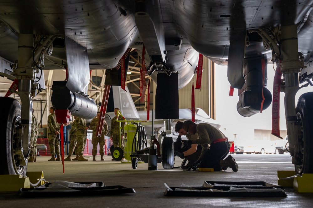 Lakenheath crew chiefs demonstrate response capabilities at local competition