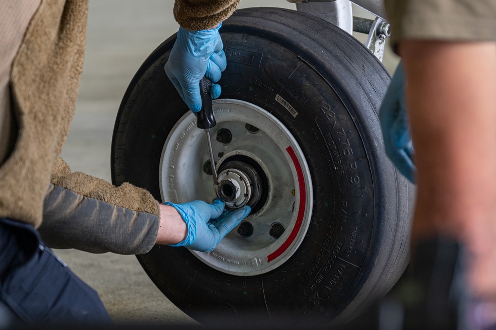 Lakenheath crew chiefs demonstrate response capabilities at local competition