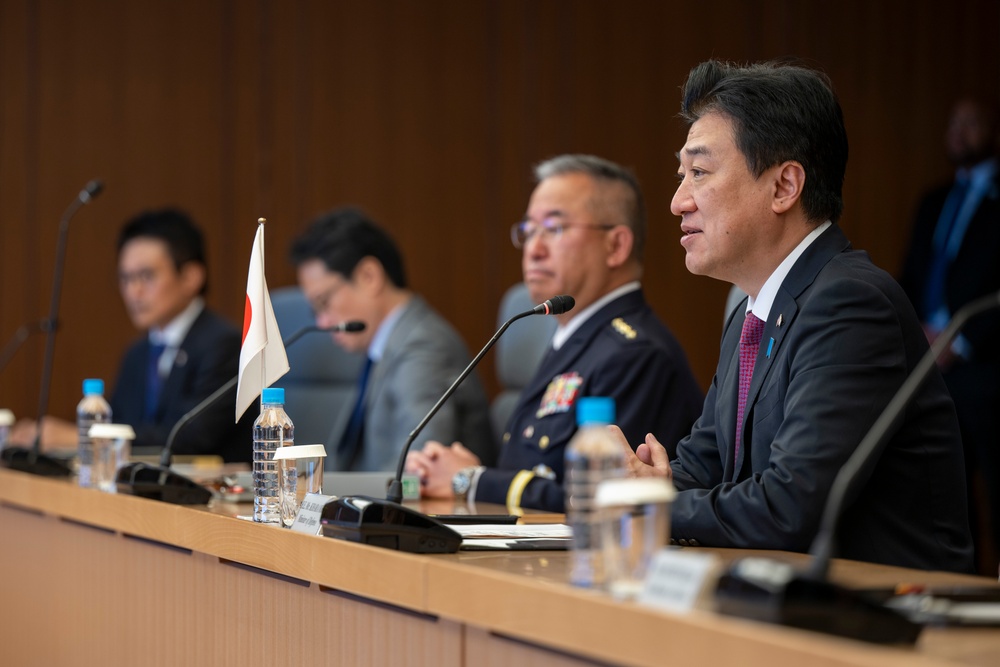 SD Meets with Japanese Minister of Defense and Prime Minister in Tokyo