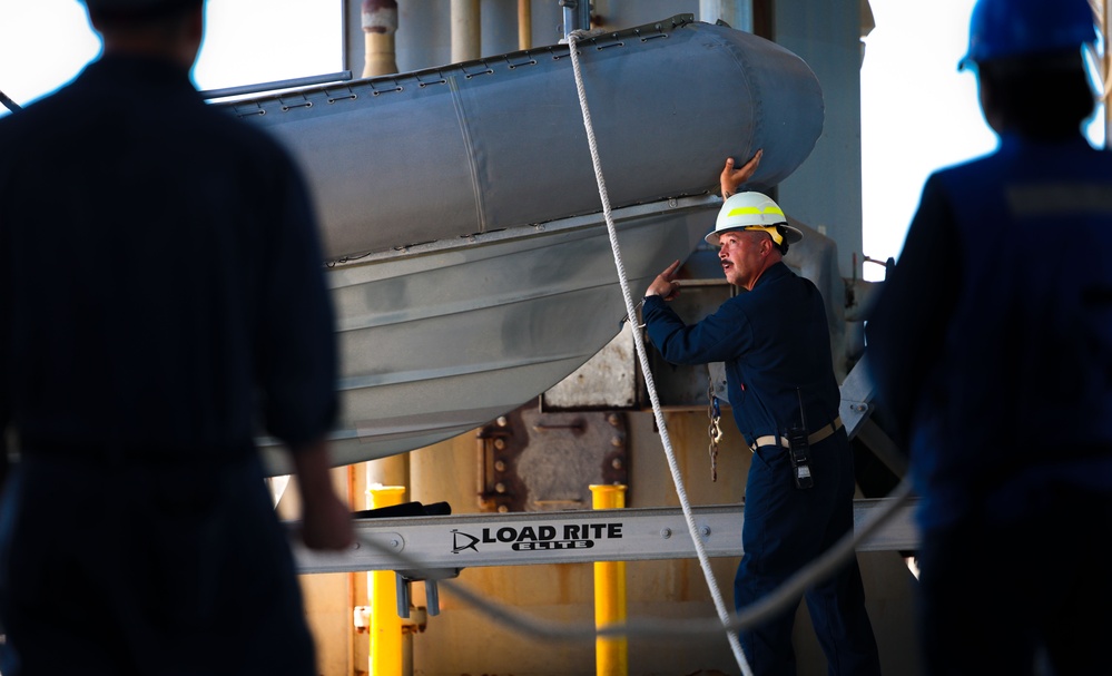 USS Hershel &quot;Woody&quot; Williams gets Underway