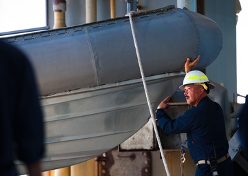 USS Hershel &quot;Woody&quot; Williams gets Underway